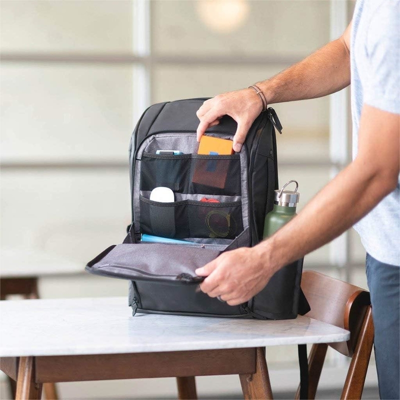 Expandable Outdoor Adult Travel Backpack Large Size Black 20L Water Resistant